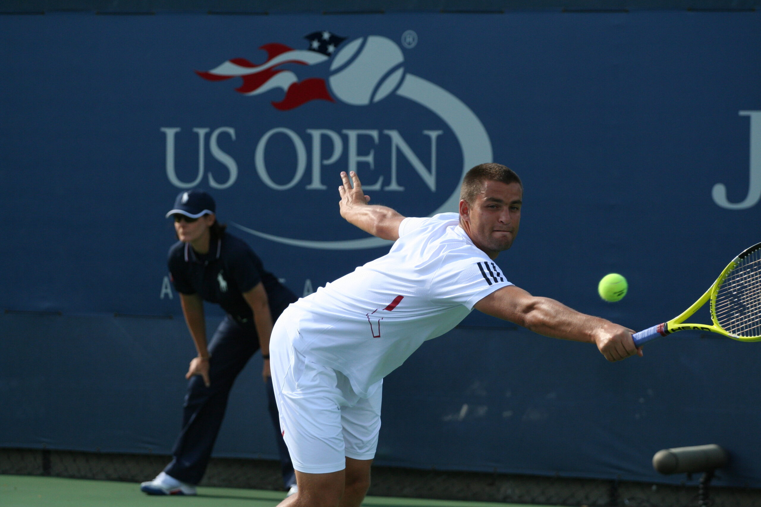Mikhail_Youzhny_at_the_2010_US_Open_01