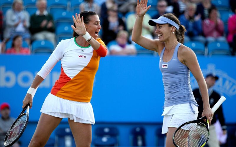 martina-hingis-flavia-pennetta-aegon-international-2014-at-devonshire-park-in-eastbourne-final_1.jpg