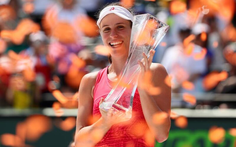 Johanna Konta conil trofeo del Premier di Miami