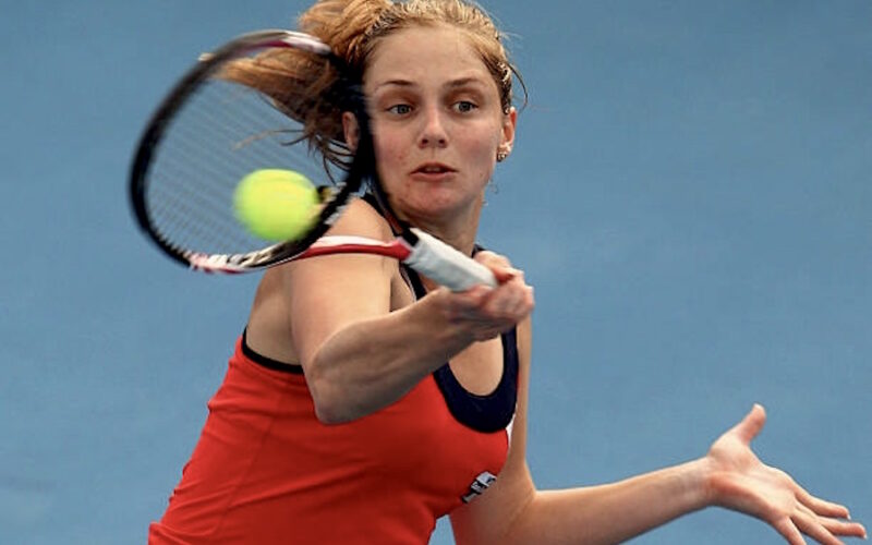HOBART, AUSTRALIA - JANUARY 12:  Anna Chakvetadze of Russia returns a shot to Shahar Peer of Israel during day five of the 2012 Hobart International at Domain Tennis Centre on January 12, 2012 in Hobart, Australia.  (Photo by Robert Cianflone/Getty Images)