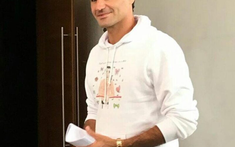 roger-federer-enjoys-relaxing-night-at-dubai-opera-with-family[1]