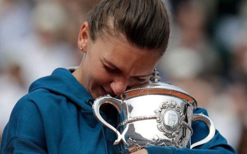 La commozione di Simona durante la premiazione
