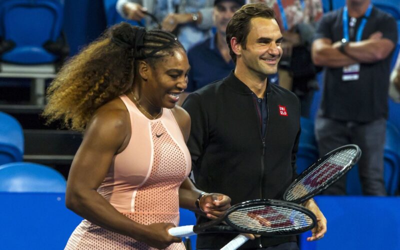 Roger Federer of Switzerland (R) stands alongside Serena Willams of the US (L) following their mixed mixed doubles match in their sixth session on day four of the Hopman Cup tennis tournament in Perth January 1, 2019. (Photo by TONY ASHBY / AFP) / -- IMAGE RESTRICTED TO EDITORIAL USE - STRICTLY NO COMMERCIAL USE --