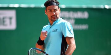 Tonfo di Djokovic mentre Fognini accede ai quarti