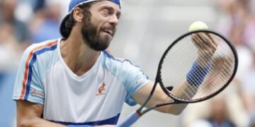 Tutti in piedi per Lorenzi, un guerriero innamorato del tennis!