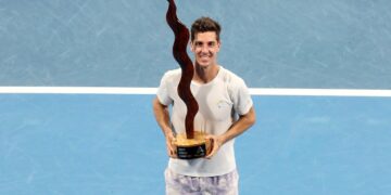 Karatsev interrompe la favola Murray, Kokkinakis profeta in patria