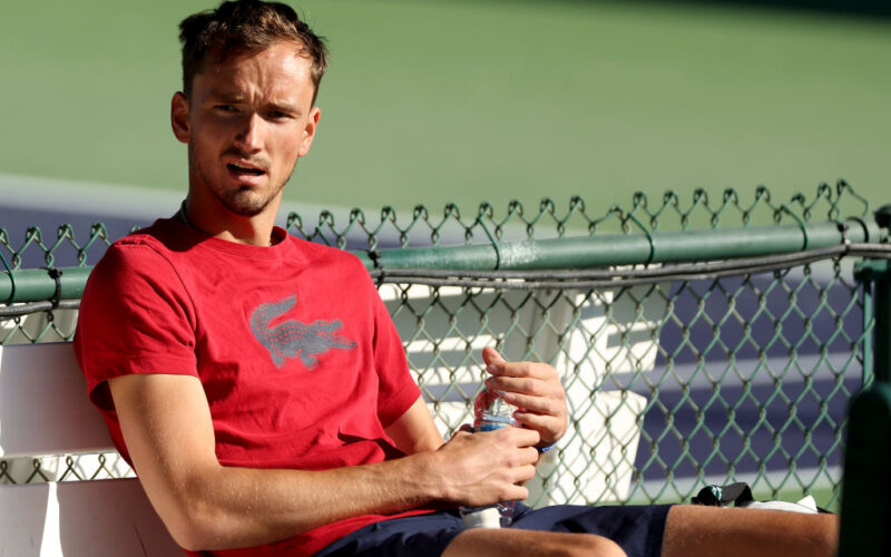 INDIAN WELLS, CALIFORNIA - MARCH 07: Daniil Medvedev of Russia cools down whole training in preparation for the BNP Paribas Open at the Indian Wells Tennis Garden on March 07, 2022 in Indian Wells, California. (Photo by Matthew Stockman/Getty Images)