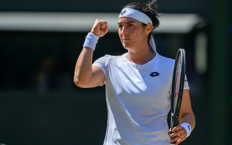 Ons Jabeur esultante durante la semifinale di Wimbledon 2022. Credits: AELTC/ Joel Marklund