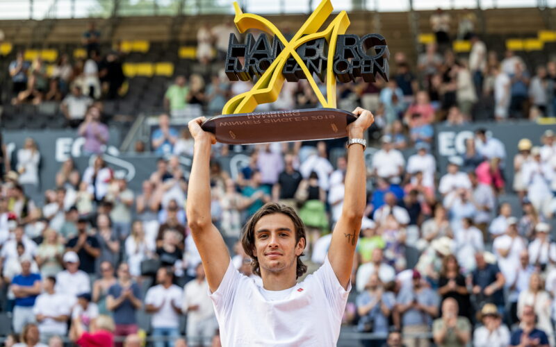 Musetti con il trofeo di Amburgo 2022