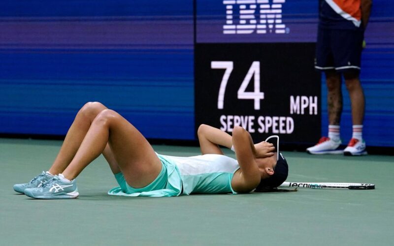 Iga Swiatek celebrating her victory