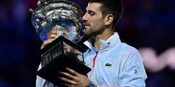L’Australia è sempre, inevitabilmente, di Djokovic. Battuto Tsitsipas in finale, 10° Australian Open e 22 Slam, raggiunto Nadal.