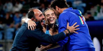United Cup, l’Italia vola in finale! Dopo la sconfitta di Berrettini con Tsitsipas, Lucia Bronzetti vince e regala il successo agli azzurri. La finale stanotte dalle 3 contro gli USA