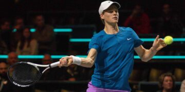 ATP 500 Rotterdam: magico Sinner, batte Tsitsipas in 2 set e raggiunge i quarti