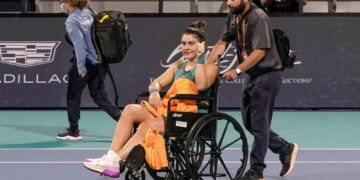 La sfortuna ci vede benissimo: altro infortunio Andreescu, esce dal campo in sedia a rotelle a Miami