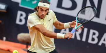 Sorpresa dell’anno a Roma: Alcaraz battuto dal numero 135 Marozsan. Djokovic e Sinner agli ottavi.