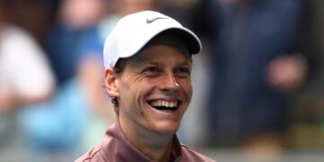 Sinner rullo compressore vola agli ottavi, ok anche Djokovic e Rublev. Finisce la favola di Cobolli