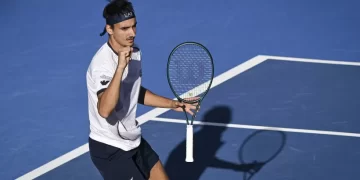 Un gran Sonego non basta, Medvedev avanza a Dubai