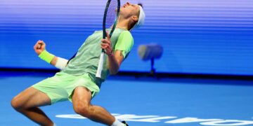 Benvenuto Jakub Mensik: eliminato Rublev a Doha. Fuori De Minaur a Los Cabos