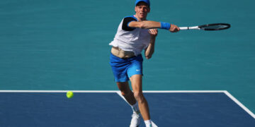 Sinner batte O’Connell e vola ai quarti a Miami, eliminato Arnaldi