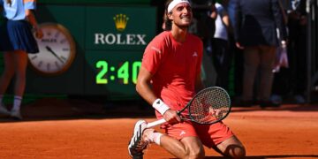 Niente Sinner-Djokovic, a Montecarlo la finale sarà Tsitsipas-Ruud. Svista arbitrale e crampi fermano Jannik