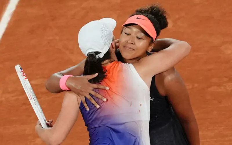 Poland's Iga Swiatek (L) cheers Japan's Naomi Osaka after winning their women's singles match on Court Philippe-Chatrier on day four of the French Open tennis tournament at the Roland Garros Complex in Paris on May 29, 2024. (Photo by Dimitar DILKOFF / AFP) (Photo by DIMITAR DILKOFF/AFP via Getty Images)