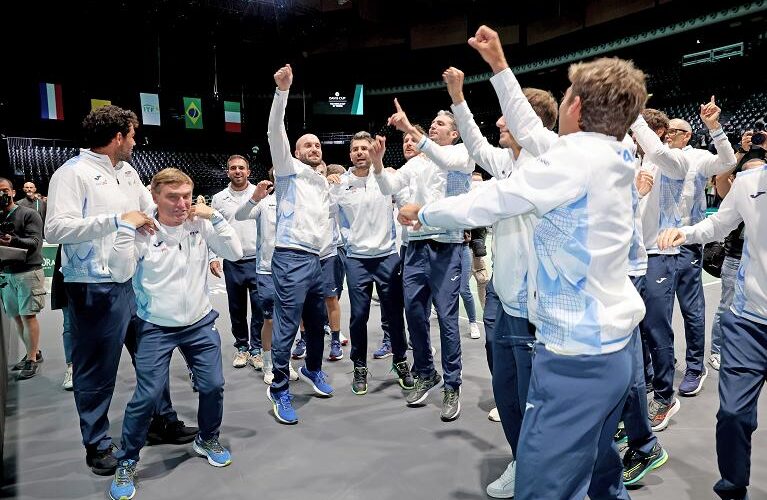 Davis Cup Finals Group Stage 2024
Bologna 15/09/2024
Italia-Olanda
I membri del team Italia festeggiano la qualificazione
Foto Giampiero Sposito