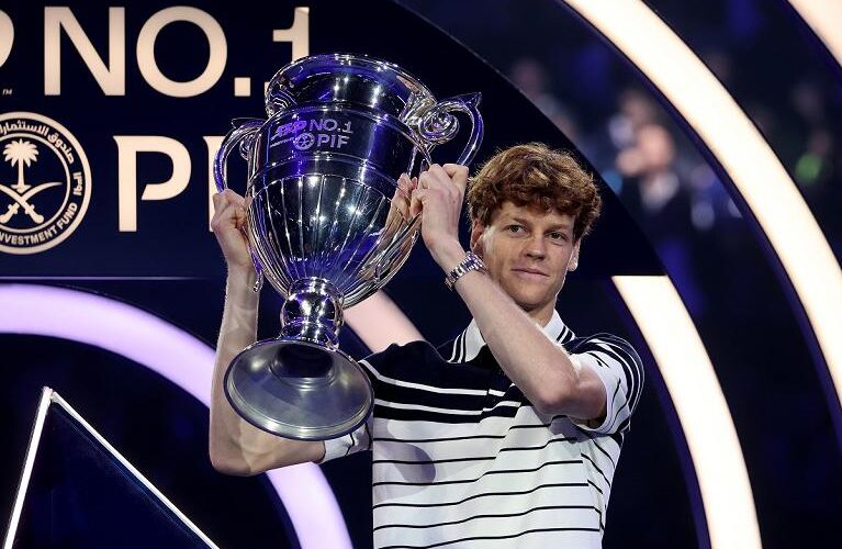 NITTO ATP FINALS 2024
Torino 11/11/2024
Jannik Sinner riceve il trofeo di numero uno al mondo della classifica ATP 2024
Foto Giampiero Sposito