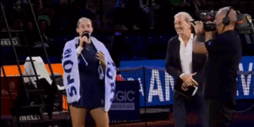 “Happy Birthday to You”: Mirra Andreeva conquista Stoccarda e commuove Conchita Martinez