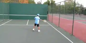 Allenarsi da soli nel tennis: esercizi efficaci senza sparring partner
