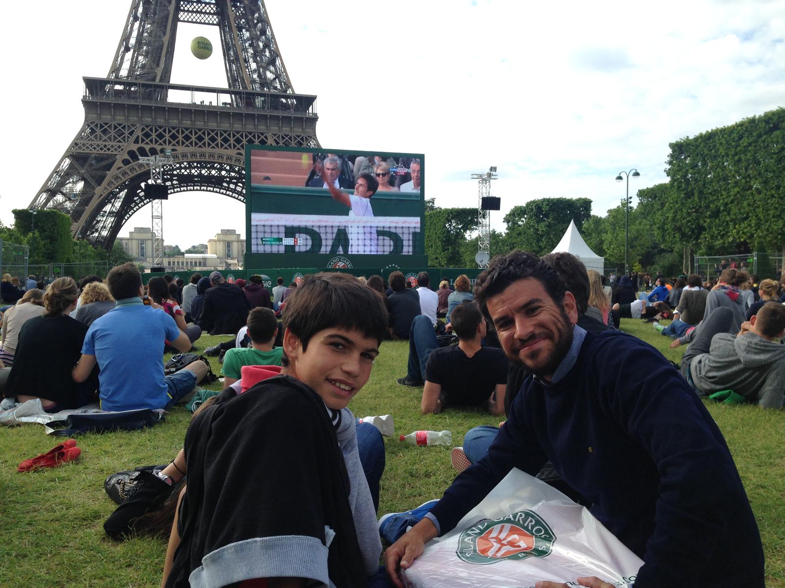 Carlos-Santos-Carlos-Alcaraz-Torre-Eiffel[1]