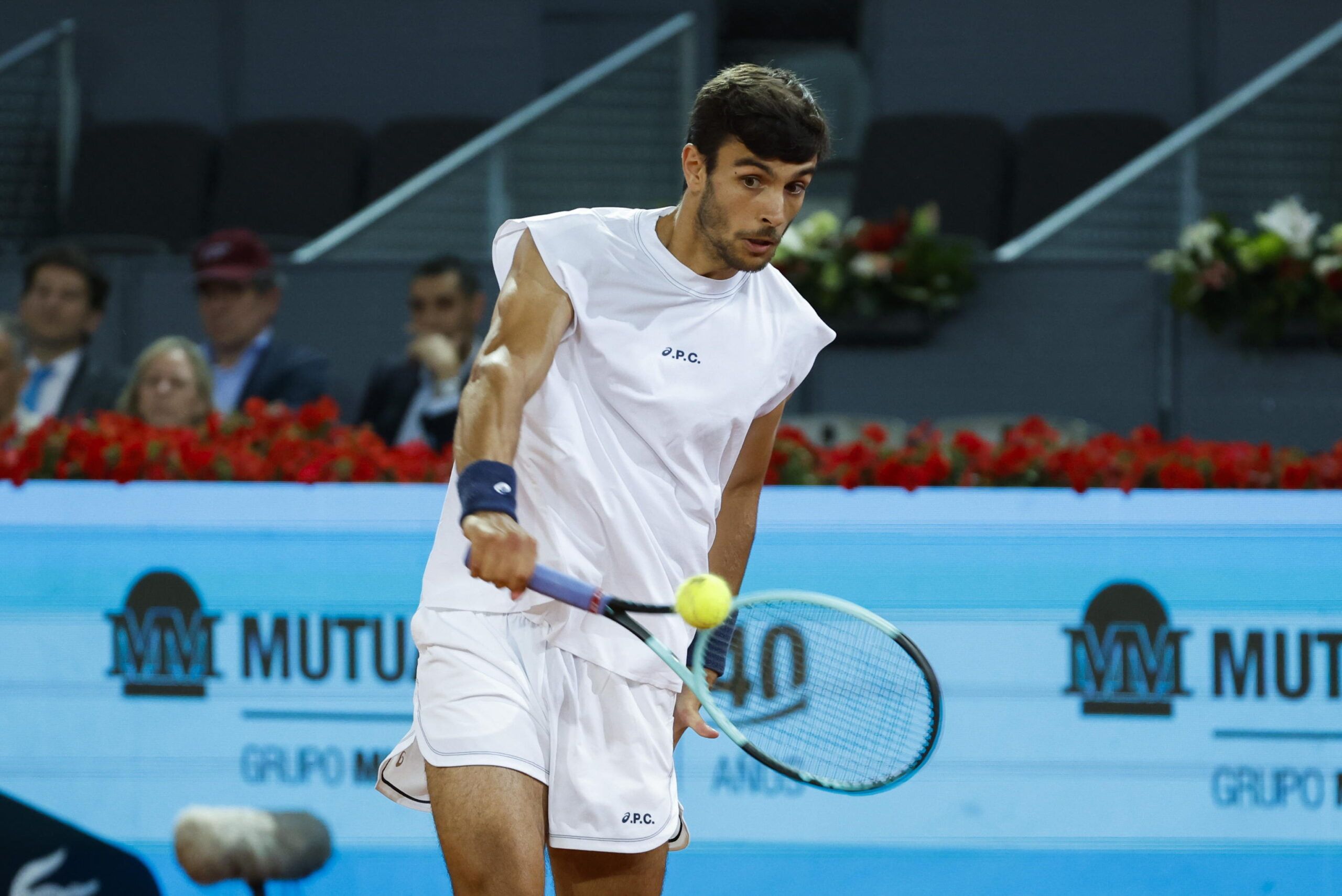epa12066183 Lorenzo Musetti of Italy in action against Alex de Minaur of Australia during their round of 16 tennis match at the Mutua Madrid Open tennis tournament in Madrid, Spain, 30 April 2025.  EPA/JUANJO MARTIN