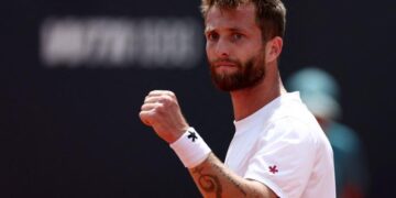 Moutet, cuore e battaglia: a Roma la prima vittoria contro un top 10 dopo 15 anni di sacrifici