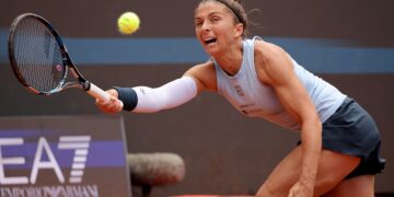 Sara Errani si arrende a Naomi Osaka e dice addio per sempre a Roma in singolare