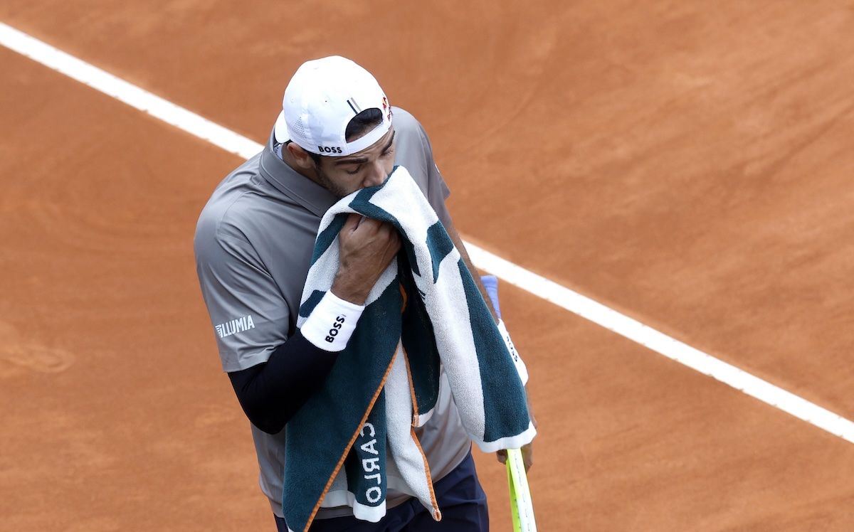 epa12015992 Matteo Berrettini of Italy gestures during his first round match against Mariano Navone of Argentina at the ATP Monte Carlo Masters tennis tournament in Roquebrune Cap Martin, France, 07 April 2025.  EPA/SEBASTIEN NOGIER