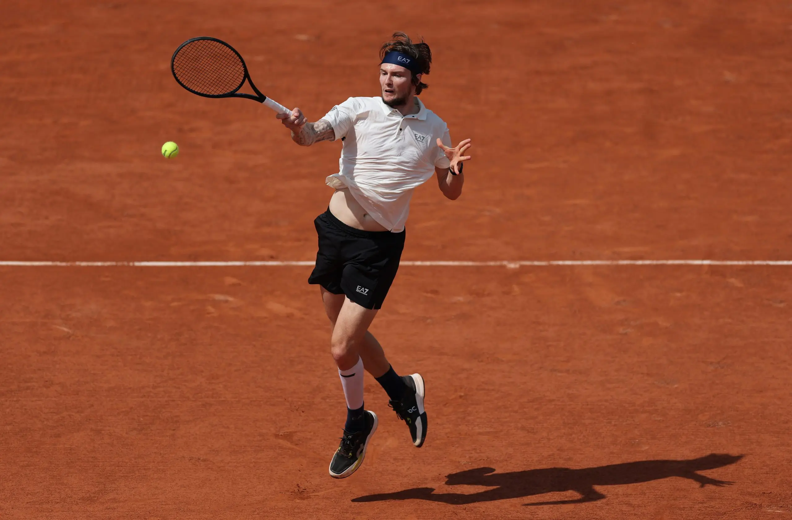 2025-05-31T140841Z_729416155_UP1EL5V13AFNM_RTRMADP_3_TENNIS-FRENCHOPEN-scaled.jpg[1]