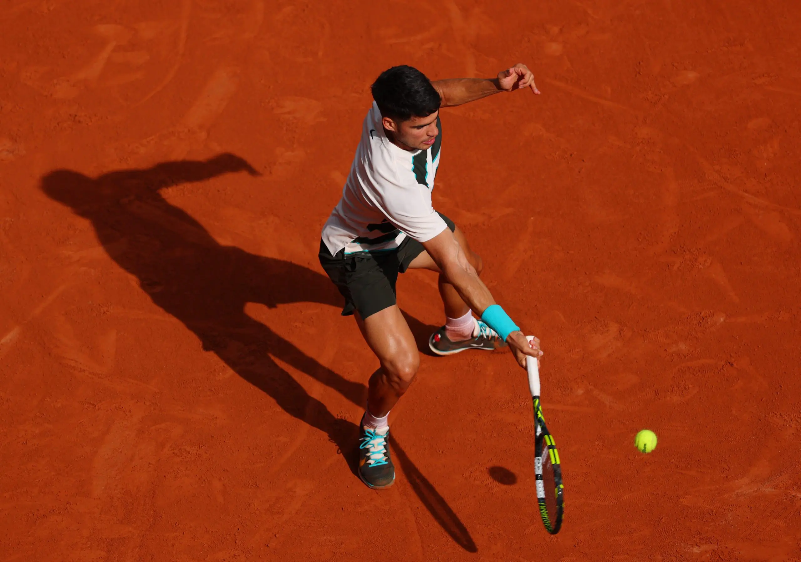2025-06-01T162522Z_1089783484_UP1EL6119M8VD_RTRMADP_3_TENNIS-FRENCHOPEN-scaled.jpg