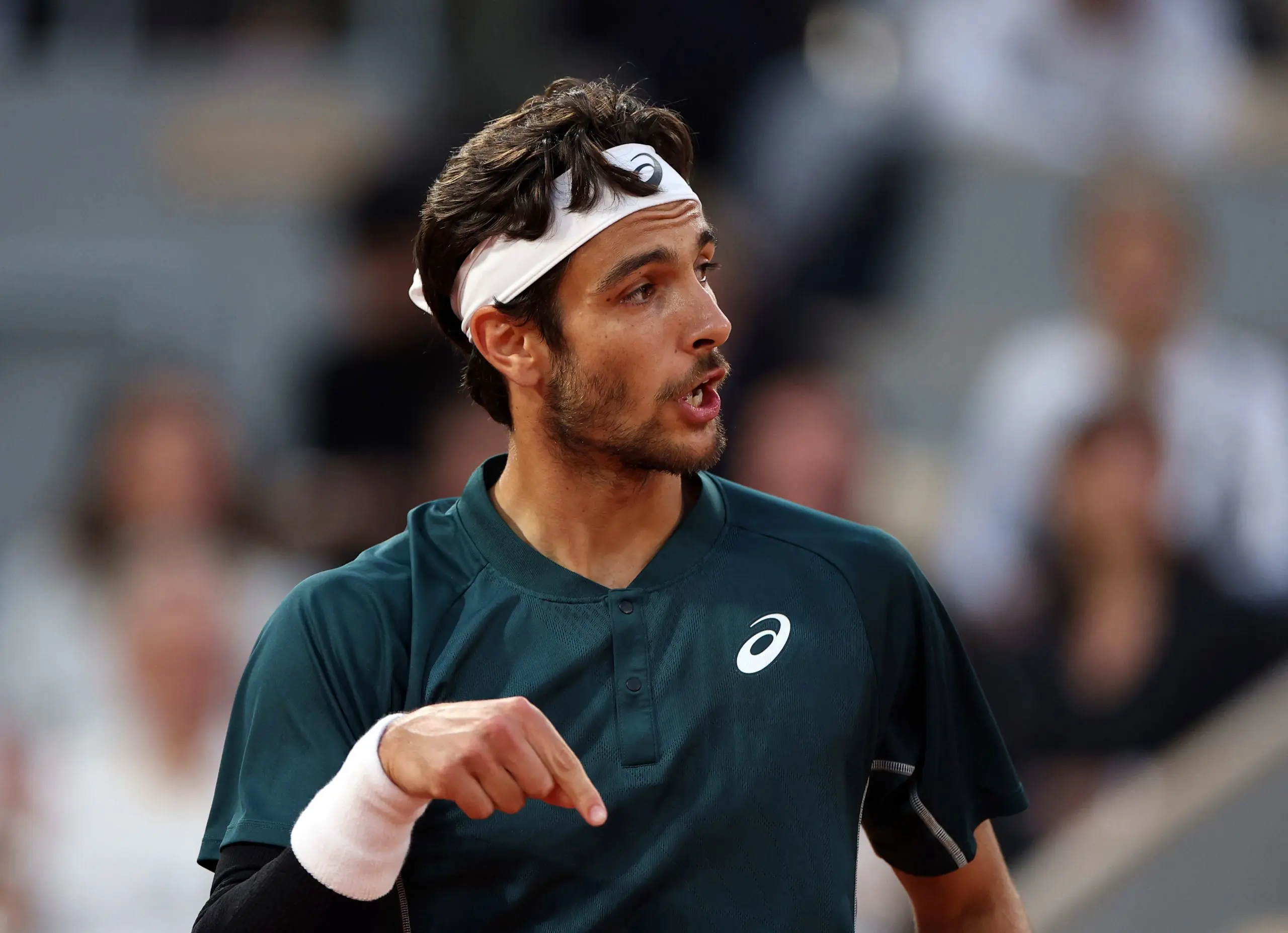 2025-06-01T191706Z_692521032_UP1EL611HKG3F_RTRMADP_3_TENNIS-FRENCHOPEN-scaled.jpg[1]
