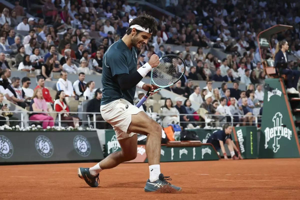 musetti-ai-quarti-al-roland-garros-rune-ko-in-4-set[1]