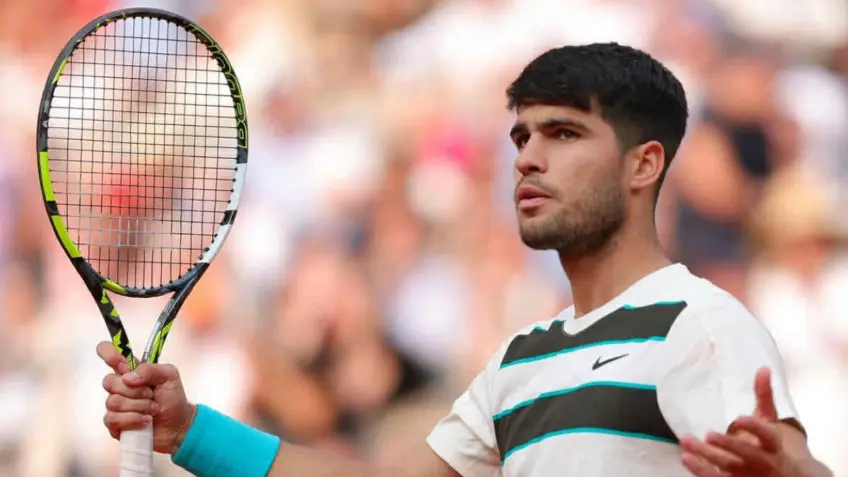 roland-garros-alcaraz-salva-tre-match-point-contro-sinner-e-si-conferma-campione-[1]