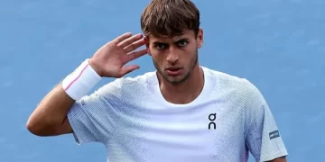 Cobolli conquista il terzo turno US Open dopo una maratona epica: ora la sfida dell’amicizia contro Musetti