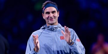 Roger Federer torna in campo a Shanghai: il campione svizzero protagonista del “Roger & Friends Celebrity Doubles Match”
